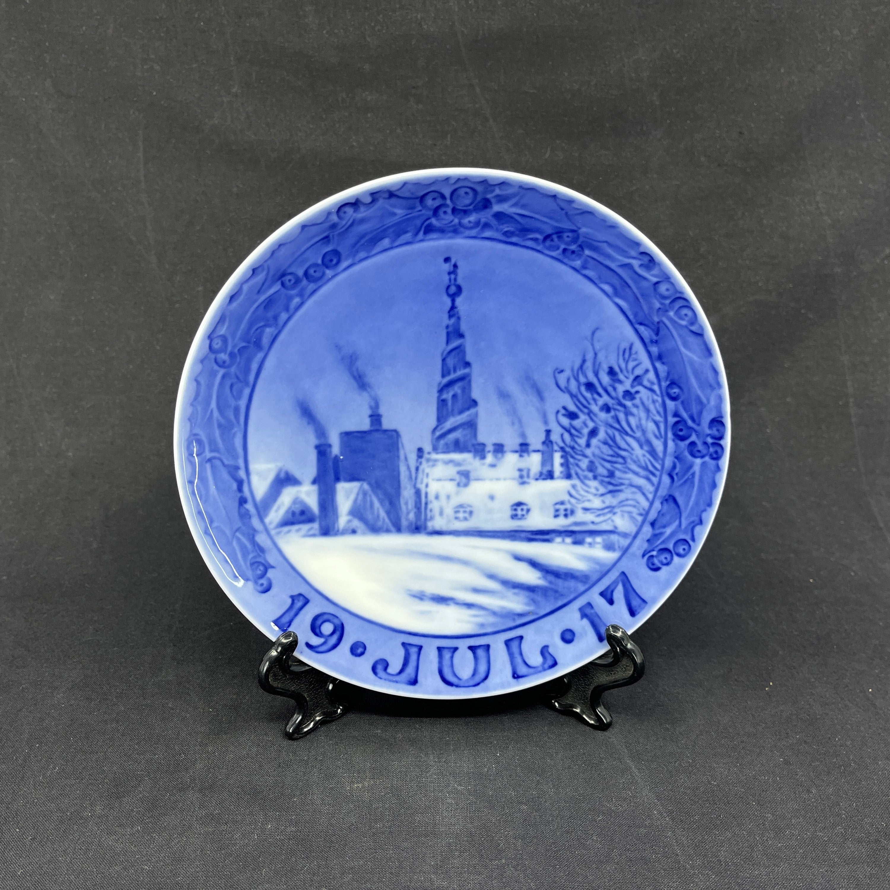 Royal Copenhagen Christmas plate 1917