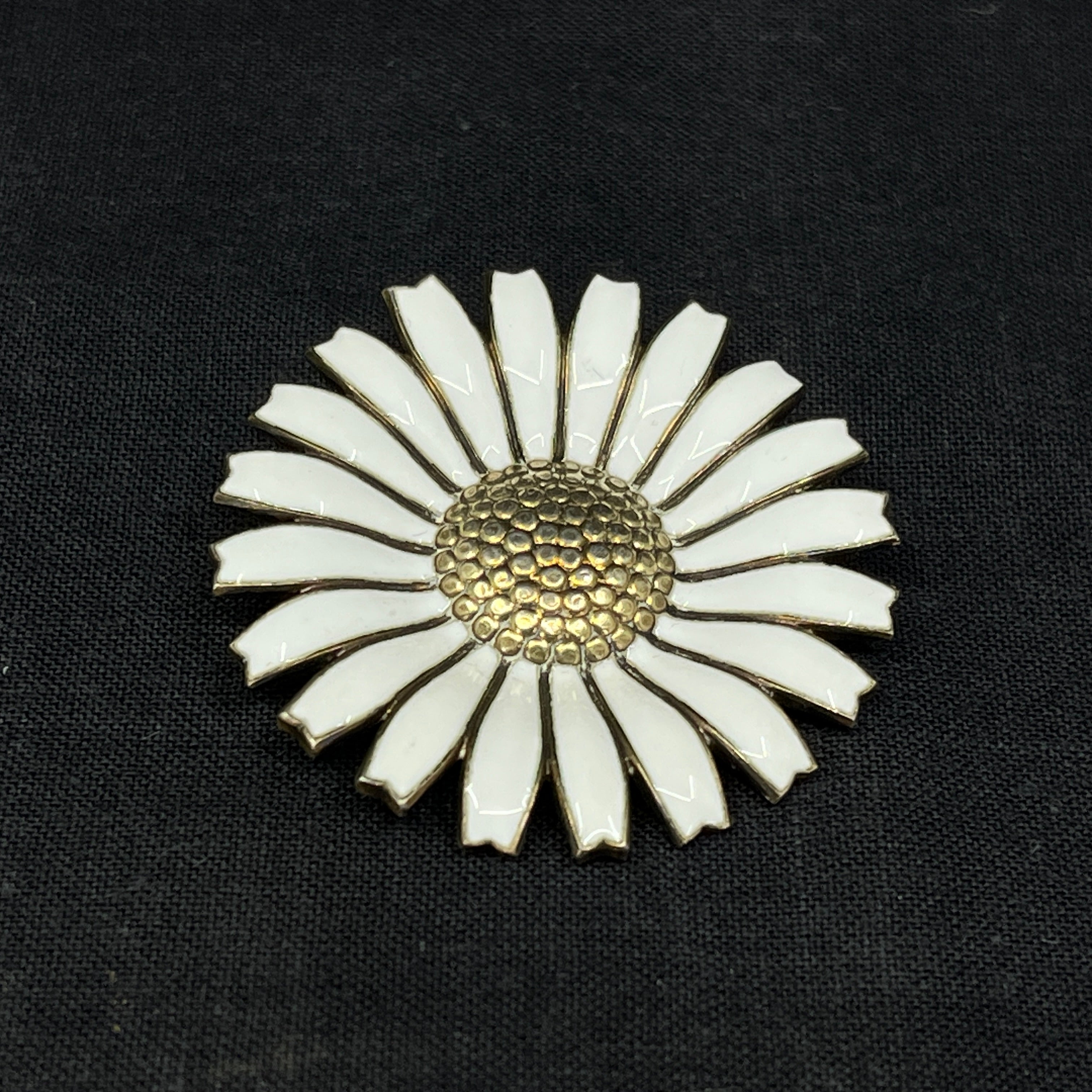 Anton Michelsen daisy brooch, white - harstedantik-dk - Harsted Antik