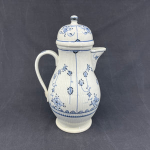 Rauenstein Mussel painted coffee pot from the 18th century