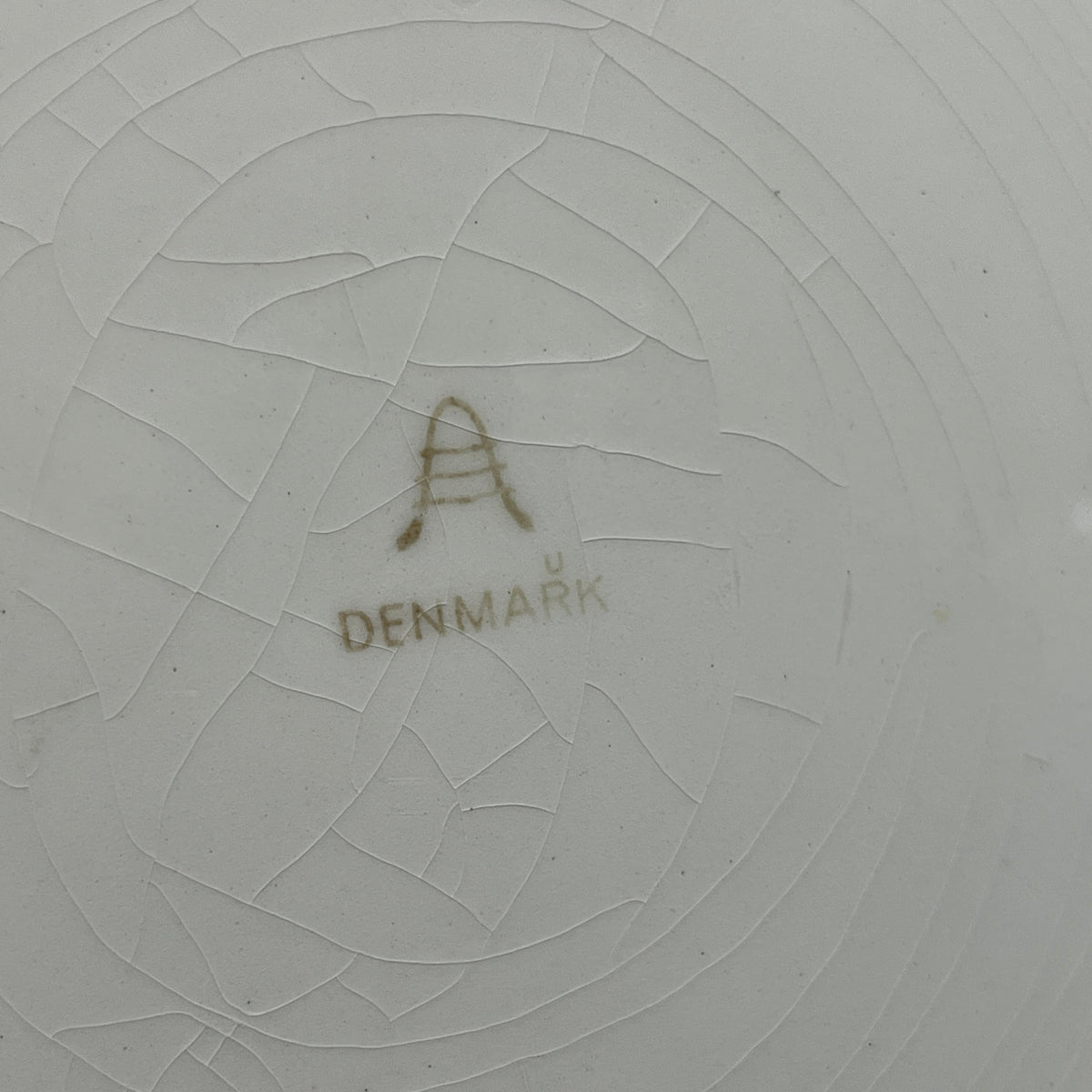 Sjælden Aluminia platte med pige i kjole