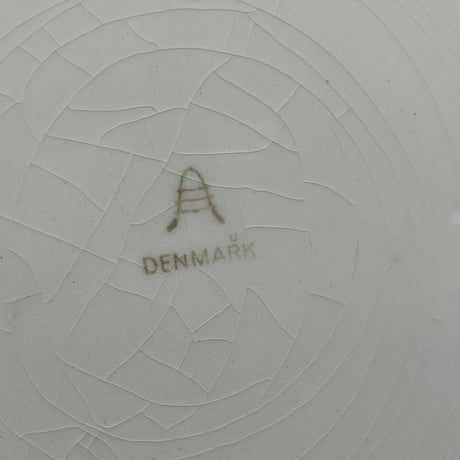 Sjælden Aluminia platte med pige i kjole