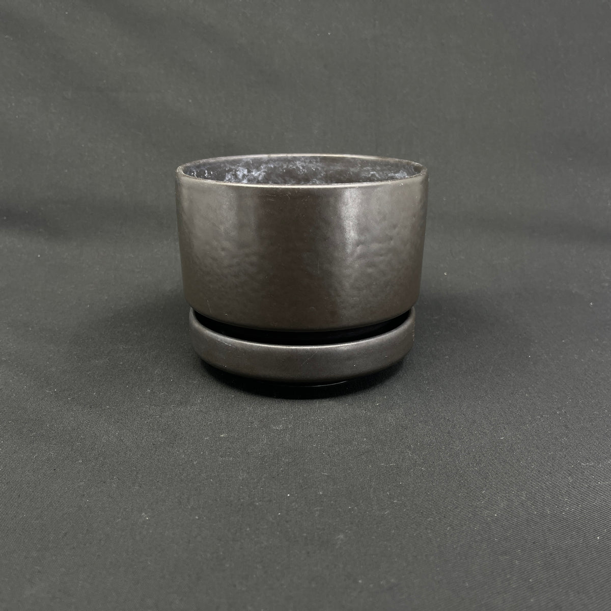 Black Arabia flower pot by Richard Lindh, medium size