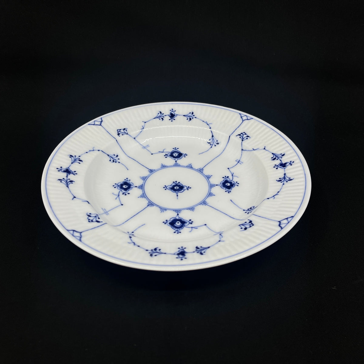 Blue Fluted Fluted Dinner Plate, 1/174