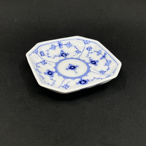 Mussel painted Fluted saucer, 1/228