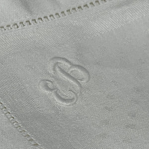 22 identical damask napkins, 22x22 cm.
