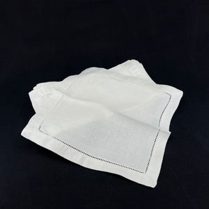 22 identical damask napkins, 22x22 cm.
