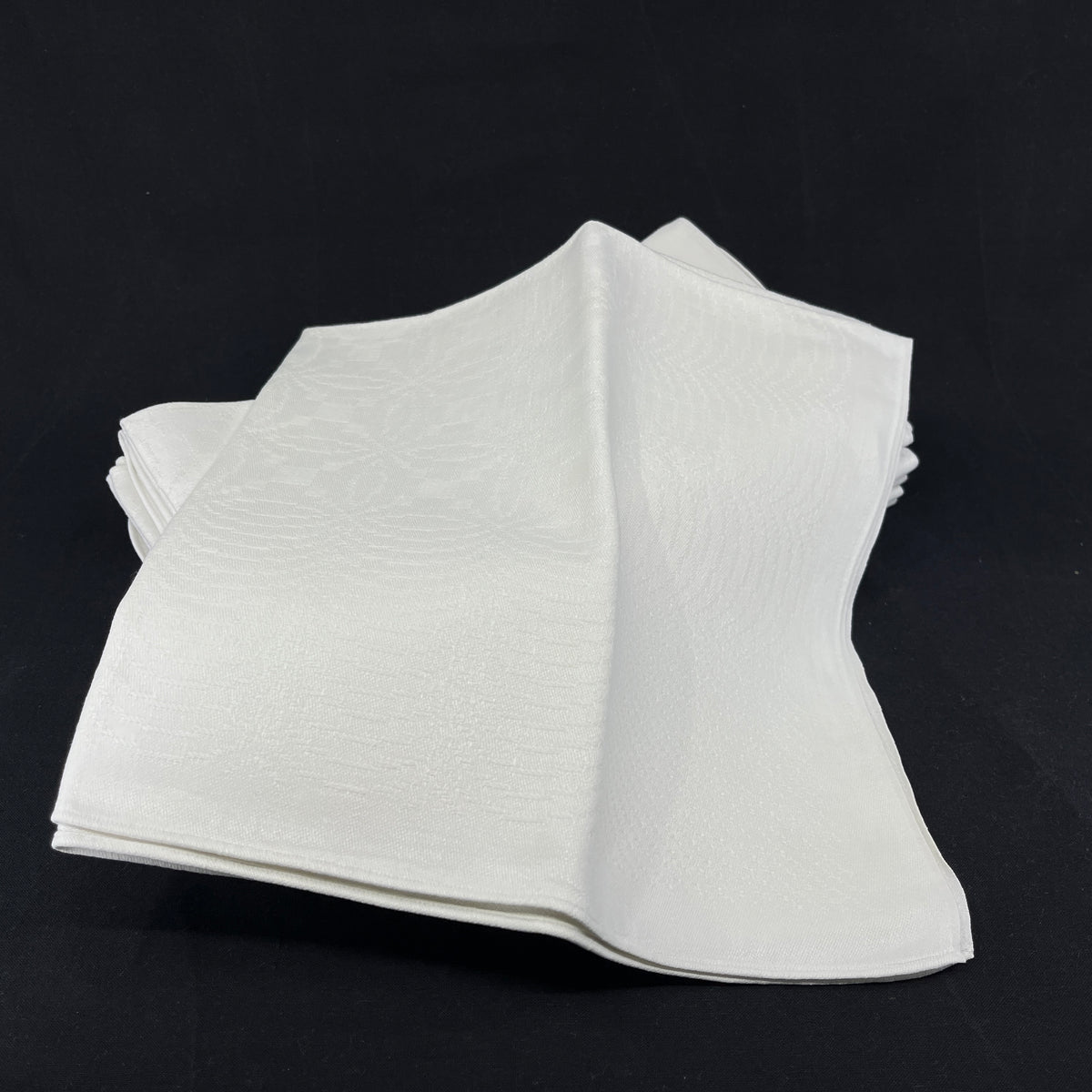10 identical damask napkins, 55x55 cm.
