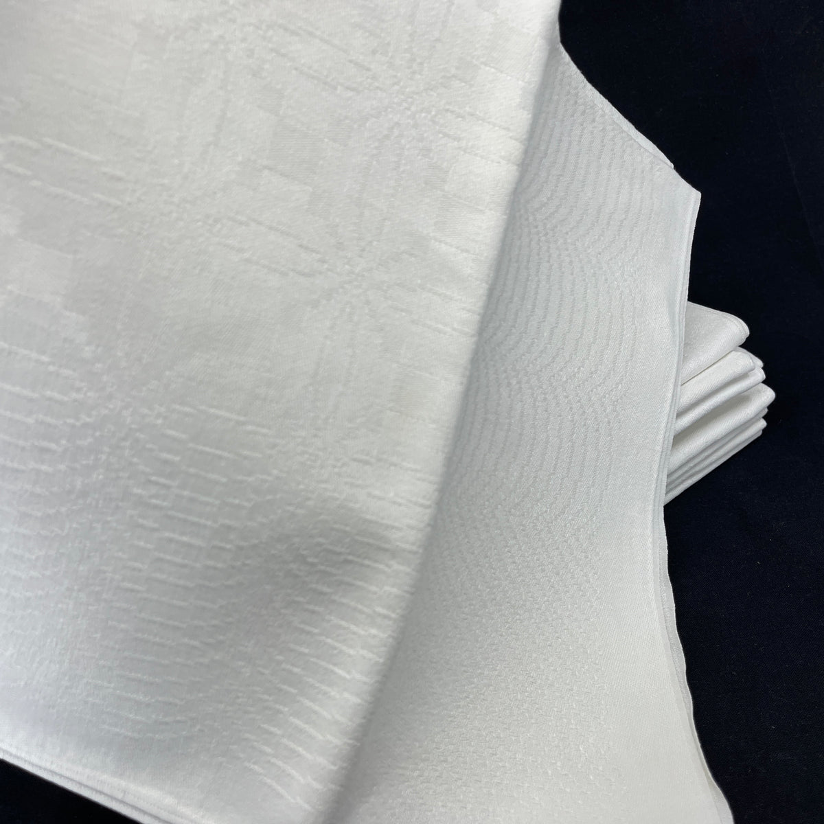 10 identical damask napkins, 55x55 cm.