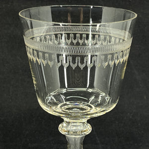 Large Mathilde red wine glass with guilloche border