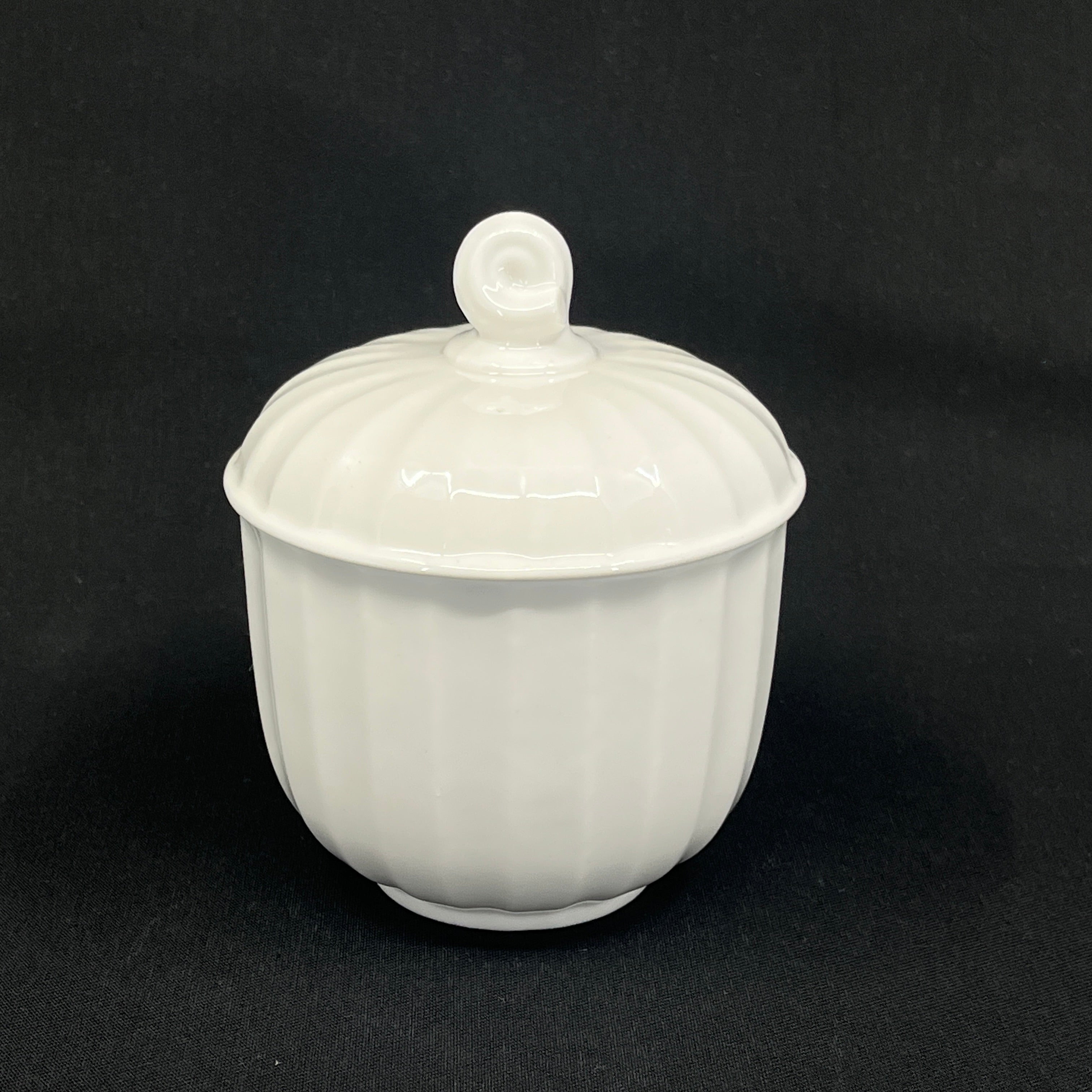 Hvid lågskål af Thorkild Olsen, No. 3710