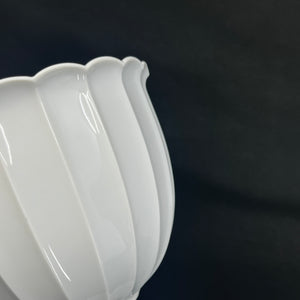 White arrangement by Thorkild Olsen, No. 3138