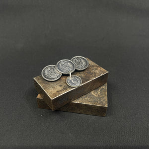 Broche af mønter fra 1870'erne