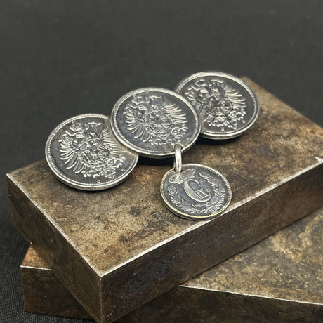 Broche af mønter fra 1870'erne