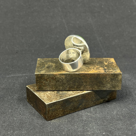 Modern ring in silver with jade