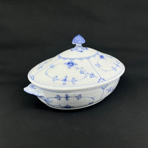 Blue Fluted Fluted Plain low dish, 1st assortment.