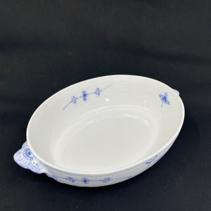 Blue Fluted Fluted Plain low dish, 1st assortment.