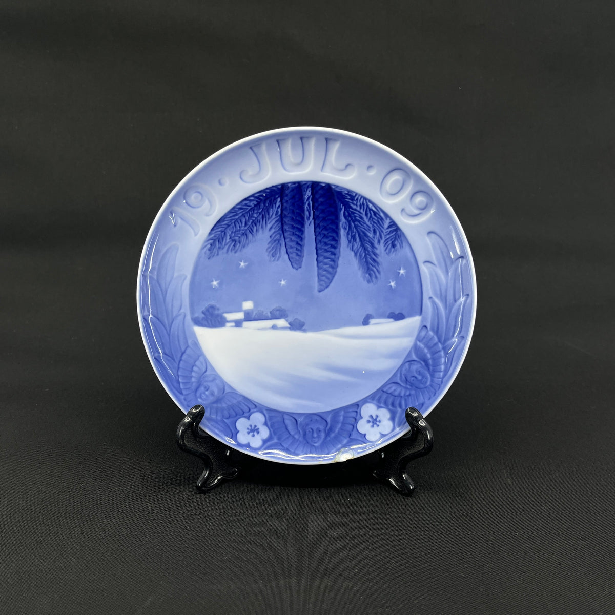 Royal Copenhagen Christmas plate 1909 with shards