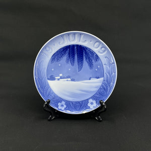 Royal Copenhagen Christmas plate 1909 with shards