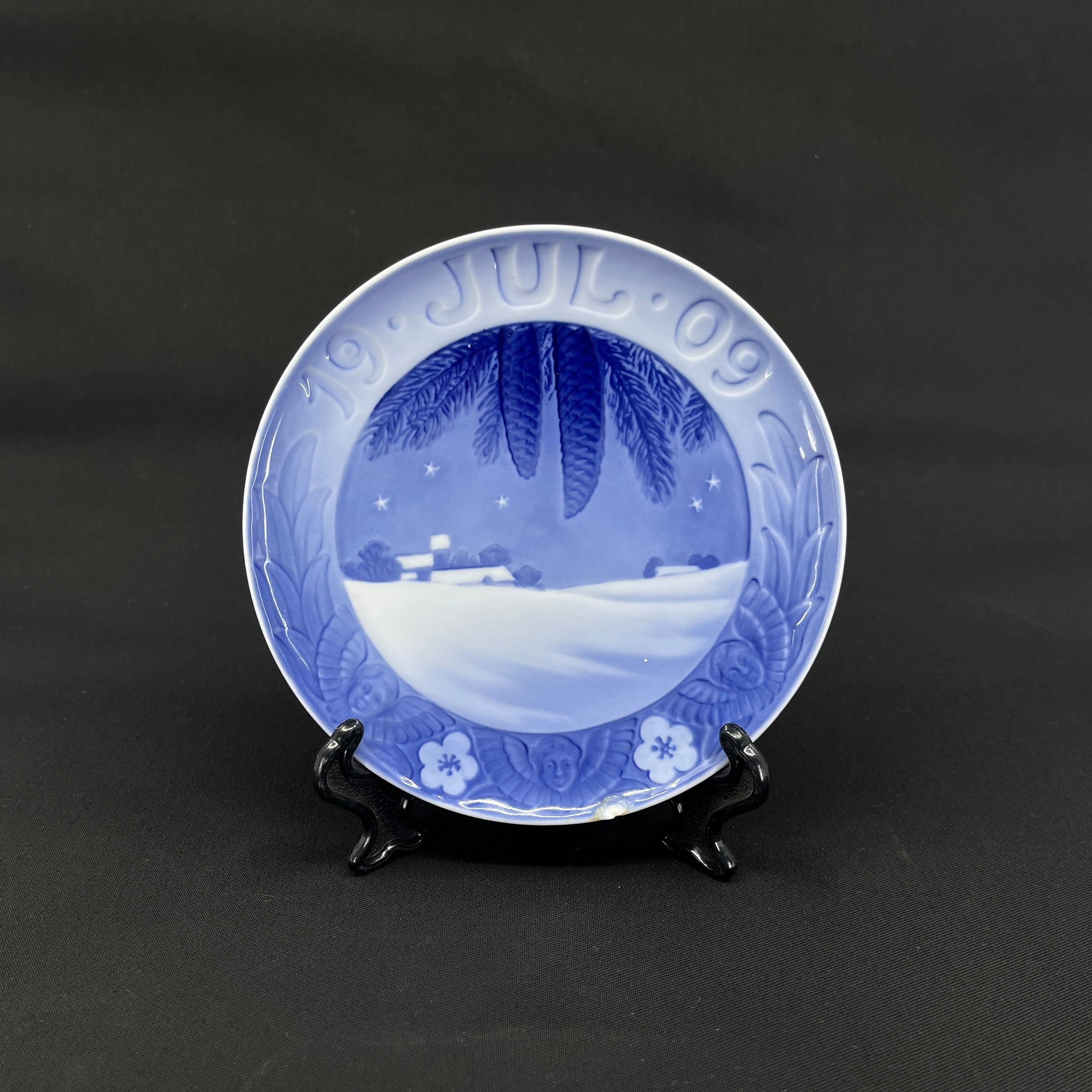Royal Copenhagen juleplatte 1909 med skår