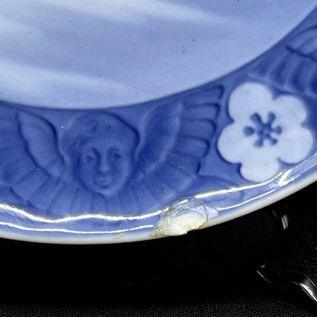 Royal Copenhagen juleplatte 1909 med skår