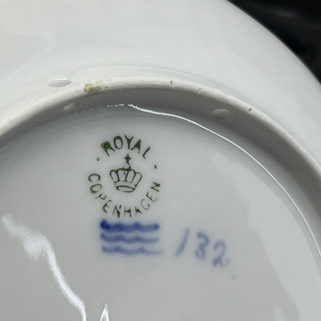 Royal Copenhagen juleplatte 1909 med skår