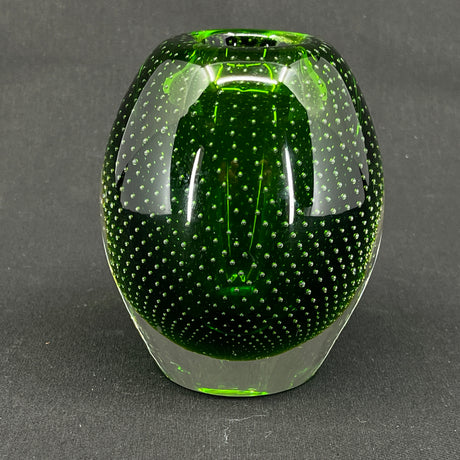 Grøn vase fra Kastrup Glasværk, 11 cm.