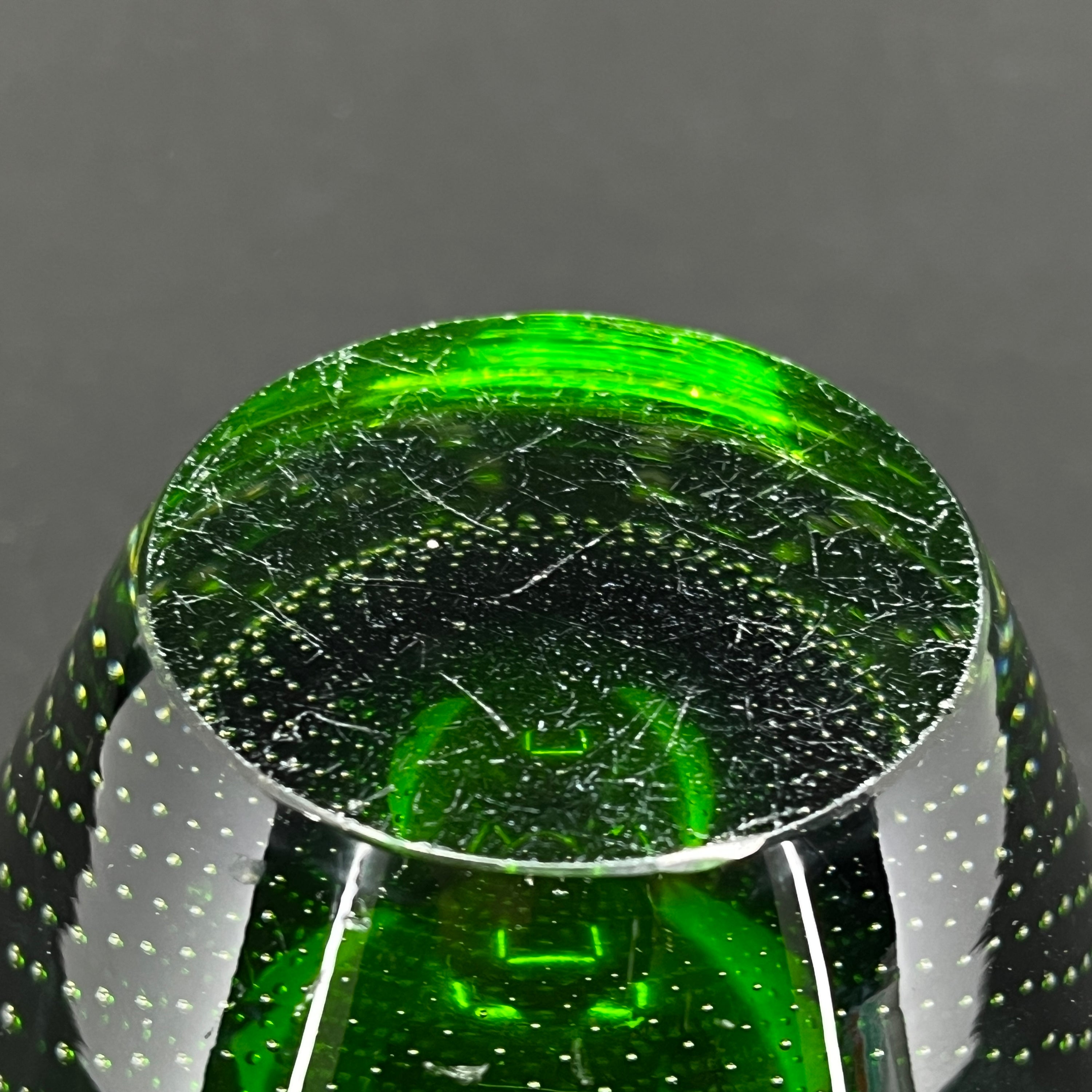 Grøn vase fra Kastrup Glasværk, 11 cm.