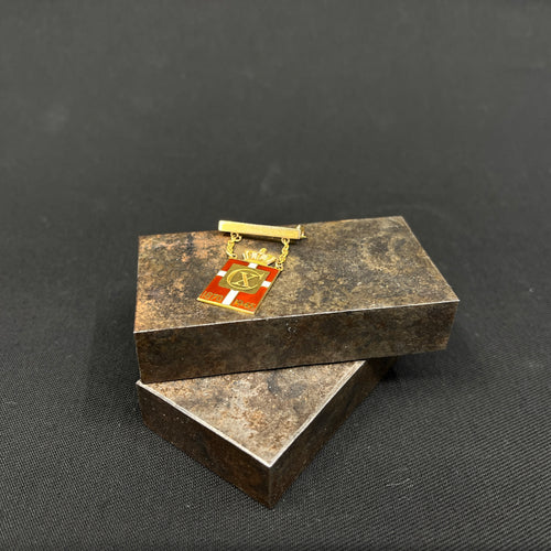 King mark with bar 1870-1945 in gold