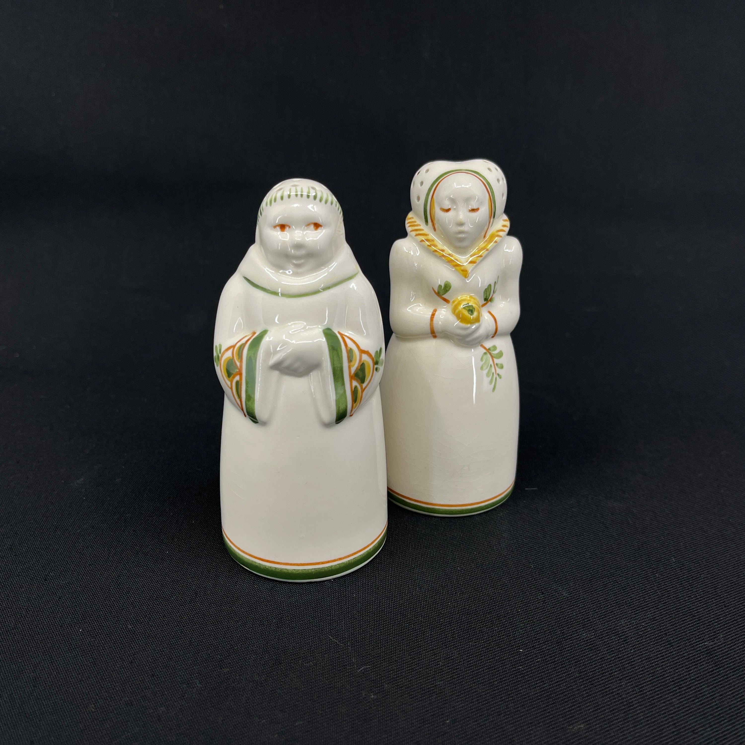 May salt and pepper set from Aluminia with small crack
