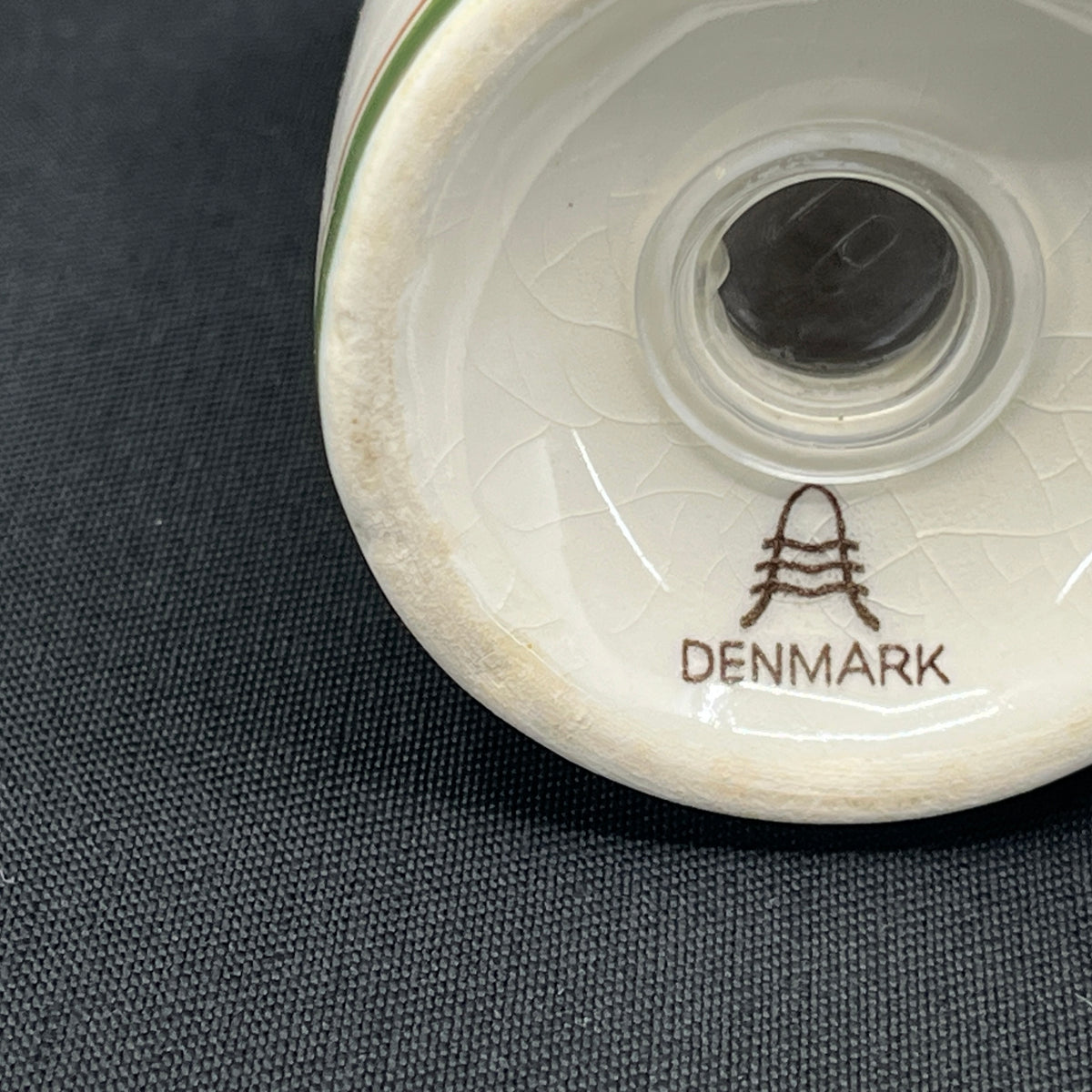 Maj salt og pebersæt fra Aluminia med lille revne