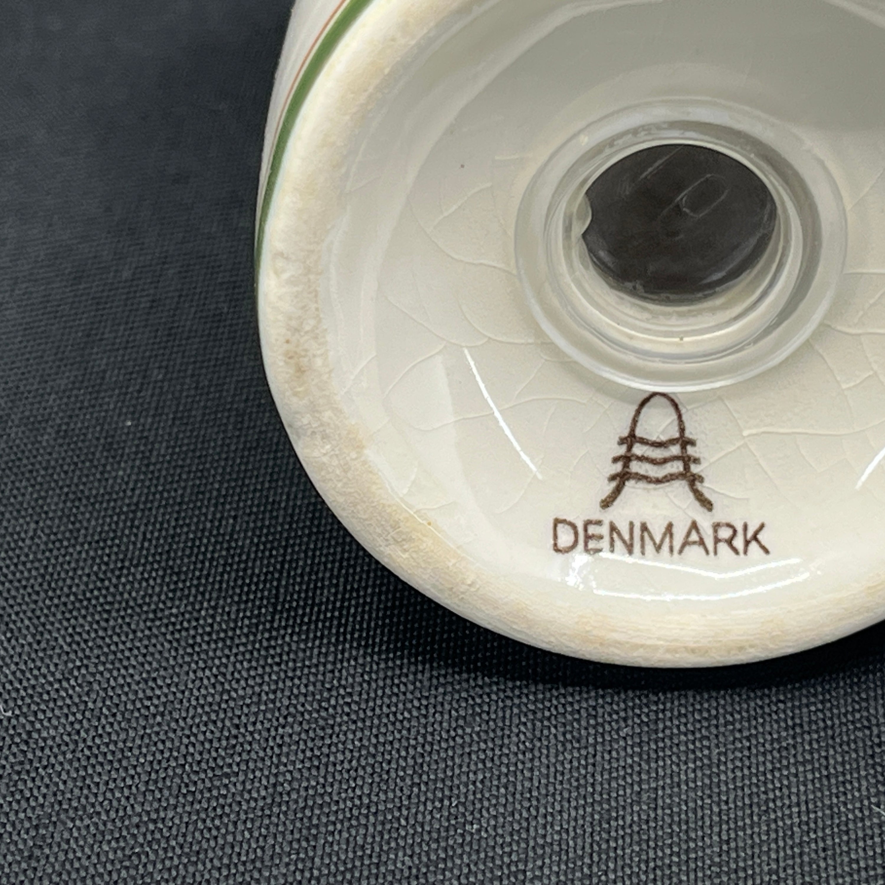 May salt and pepper set from Aluminia with small crack