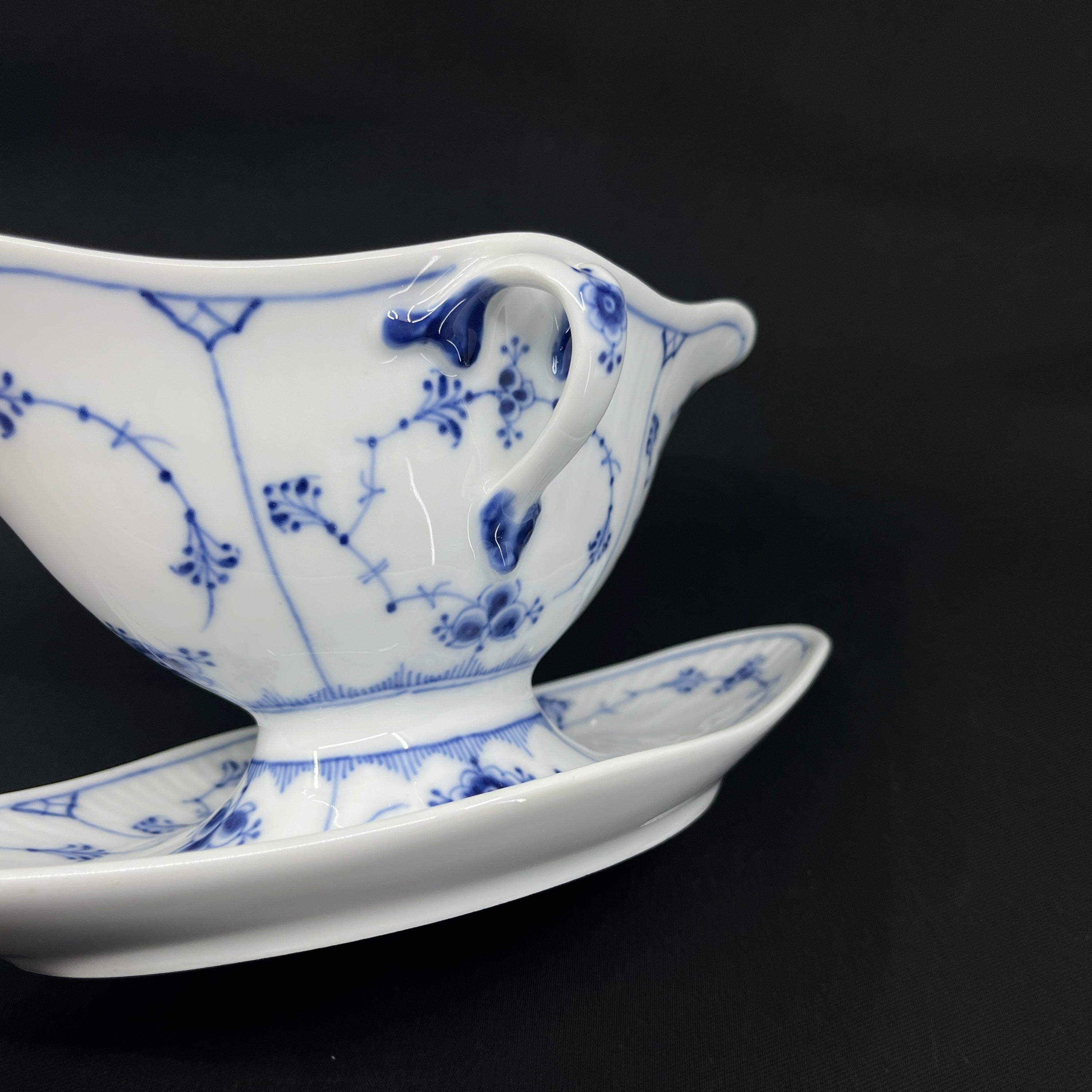 Blue Fluted Gravy Pot, 1923-1928