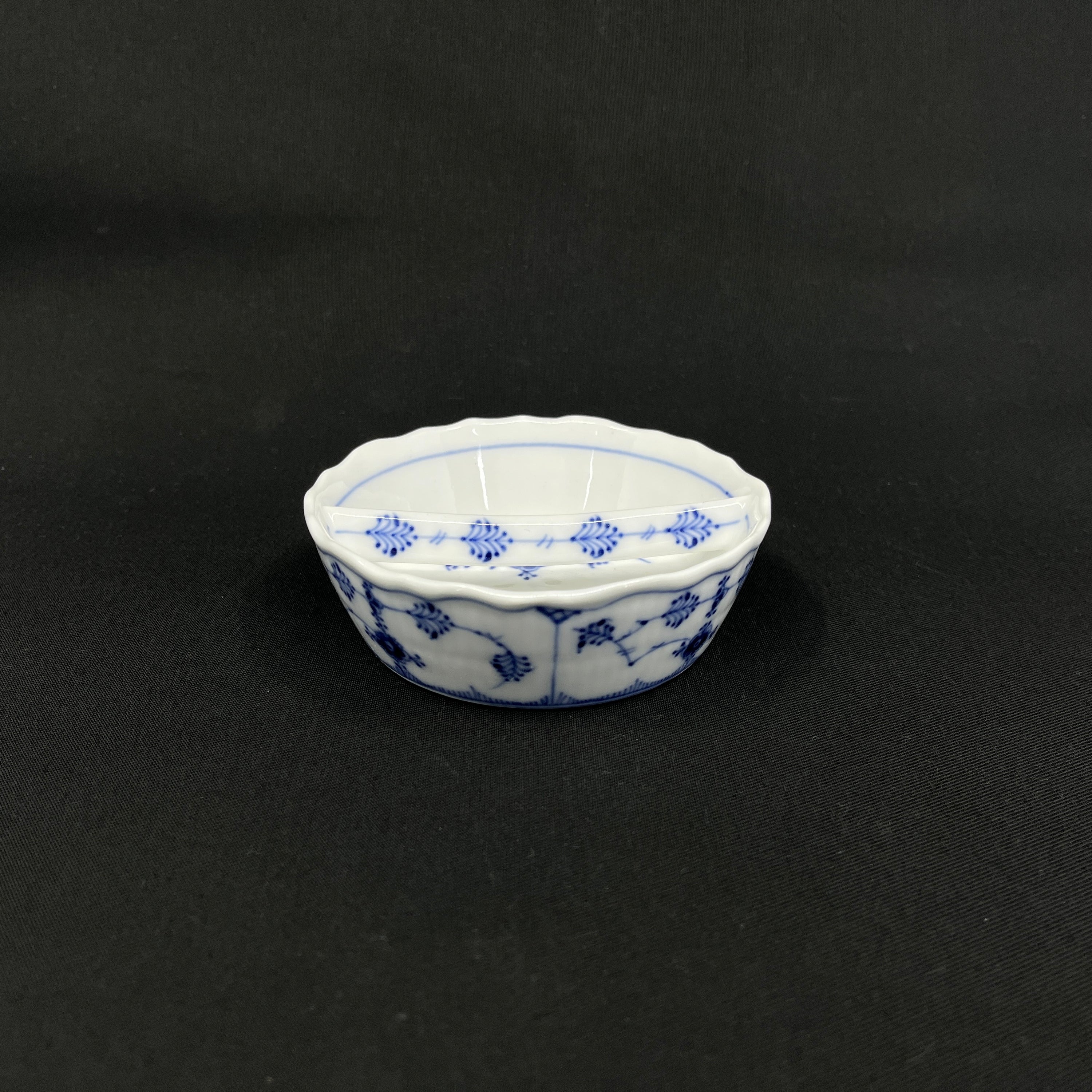 Blue Fluted Fluted Plain ashtray 1/1