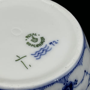 Blue Fluted Fluted Plain ashtray 1/1