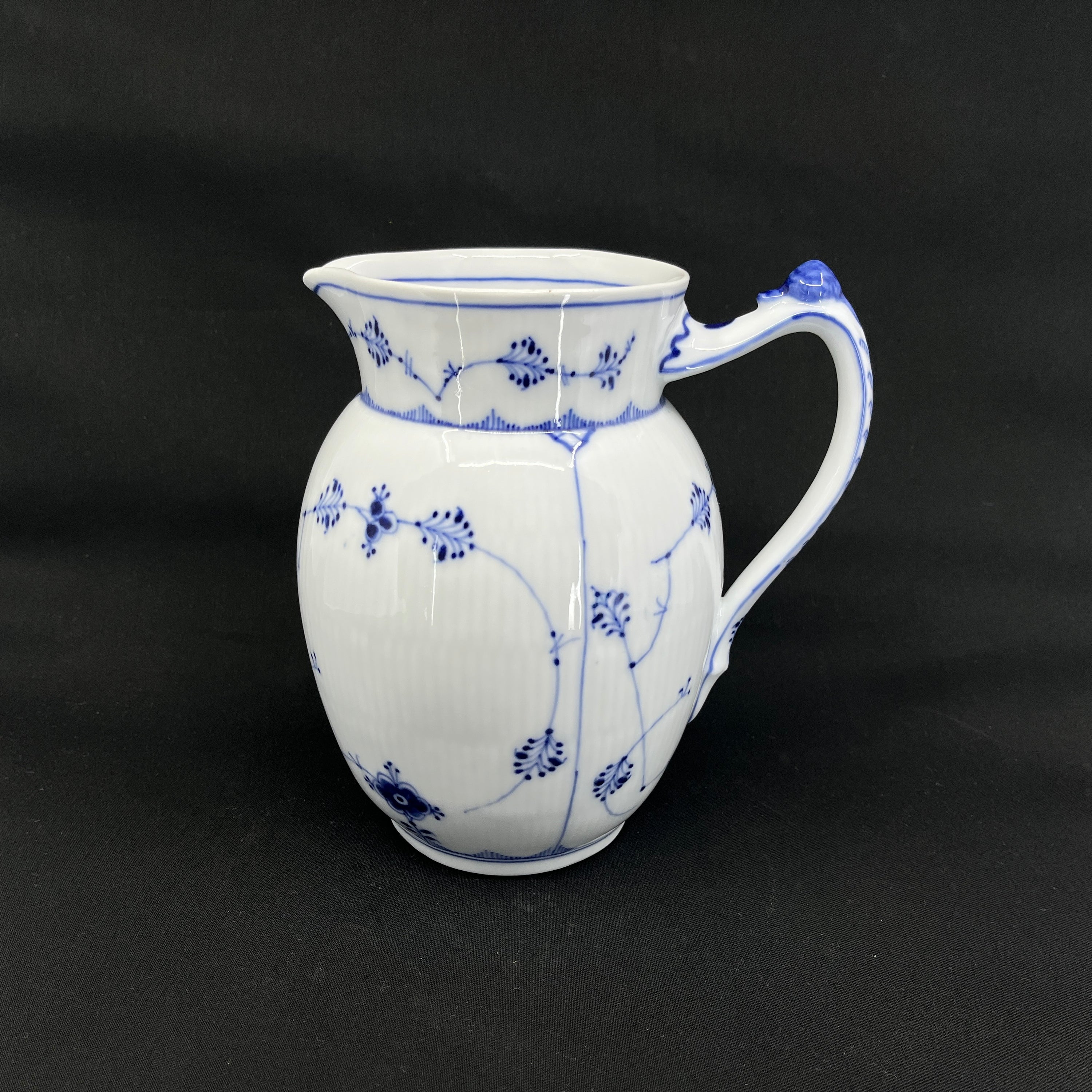 Blue Fluted Plain jug 1/162