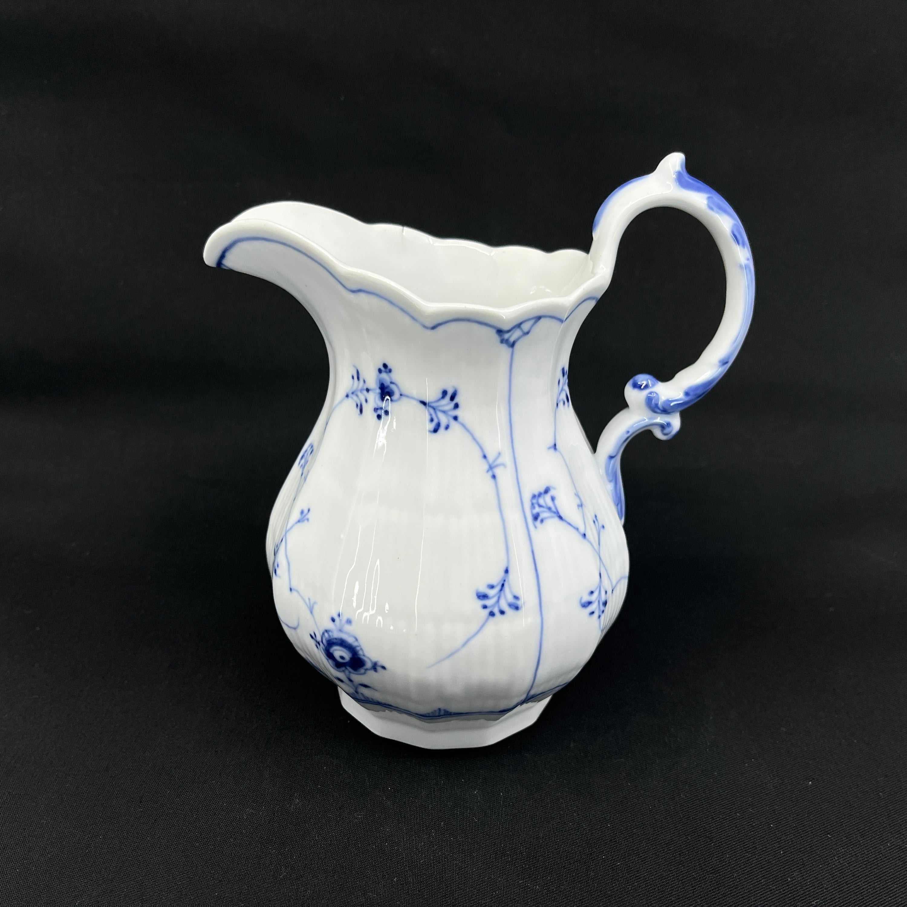 Blue Fluted Plain jug 1/355