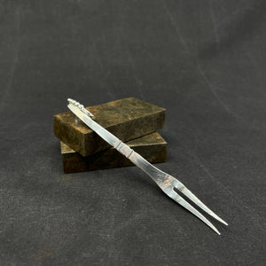 Ornamental serving fork from Georg Jensen, 12.4 cm.