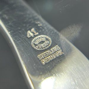 Ornamental serving fork from Georg Jensen, 12.4 cm.