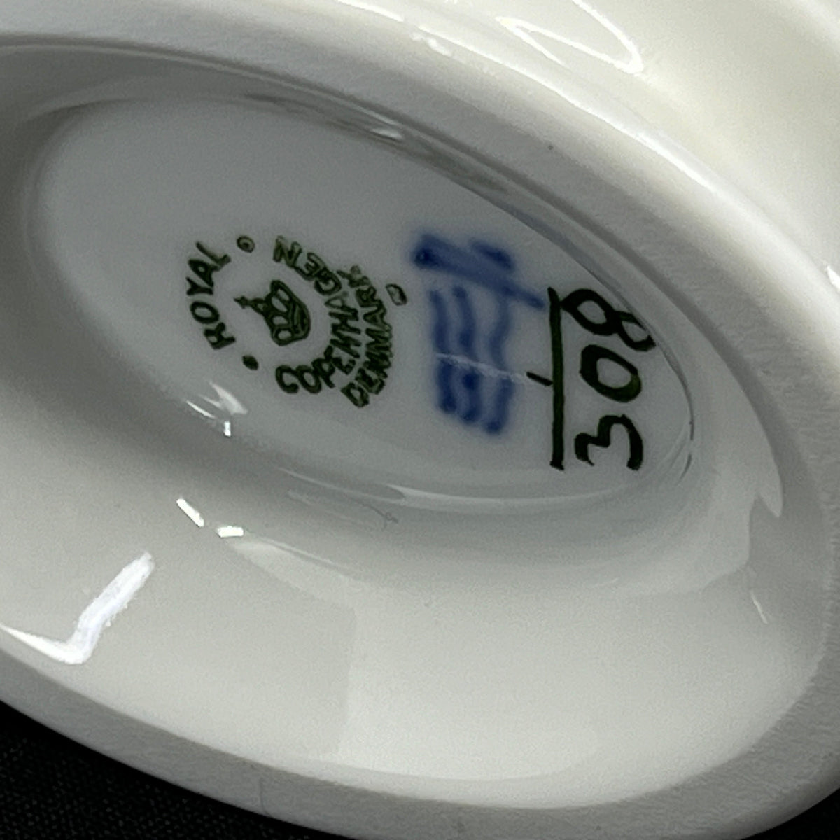 Blue Fluted Fluted Plain gravy boat 1/308, 2nd variety.