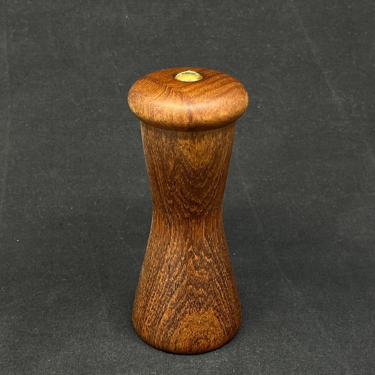 Pepper mill in solid teak, curved top