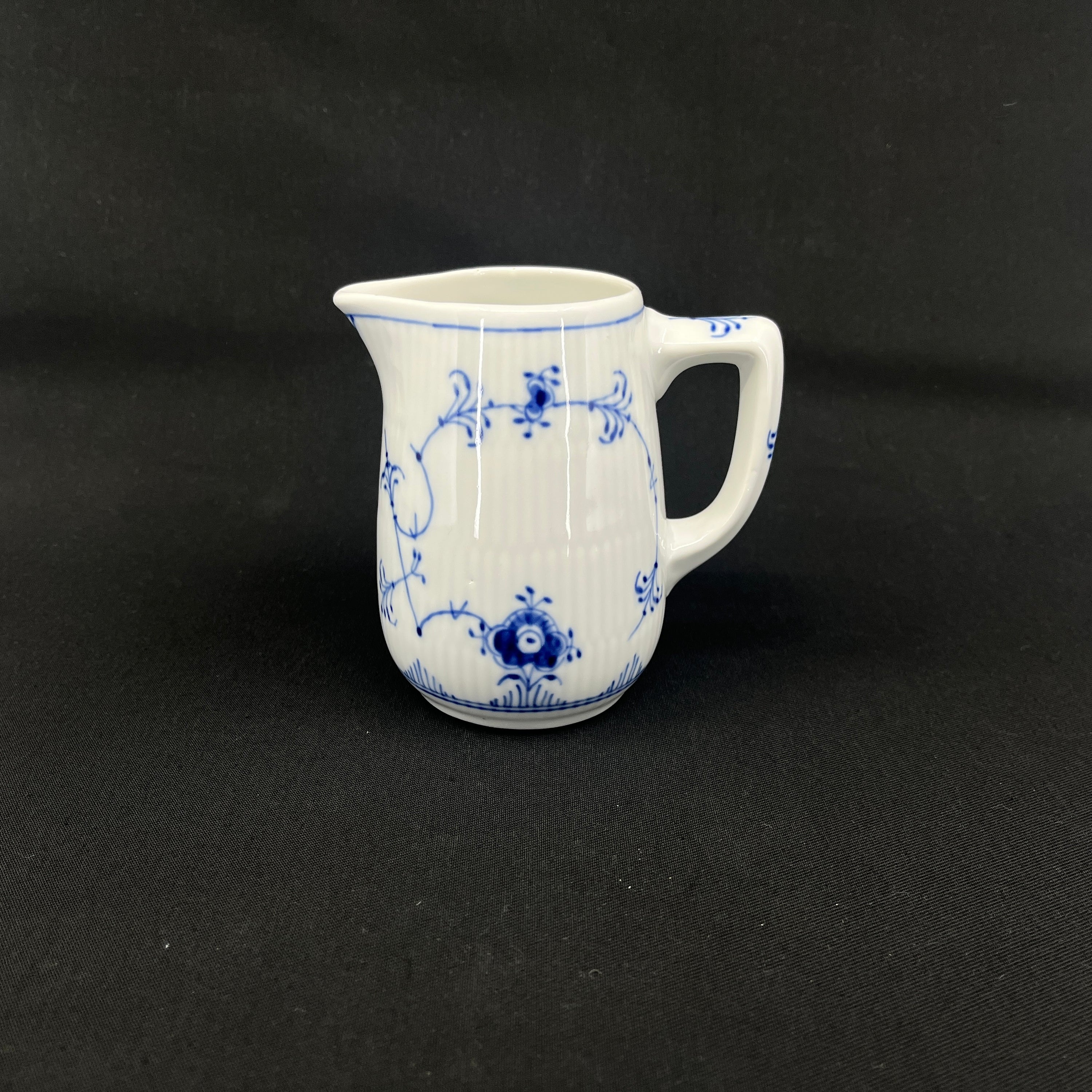 Blue Fluted Fluted Milk Jug, 1/2226
