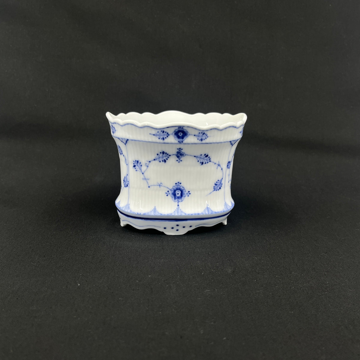 Musselmalet Riflet cigarbæger, 1/264