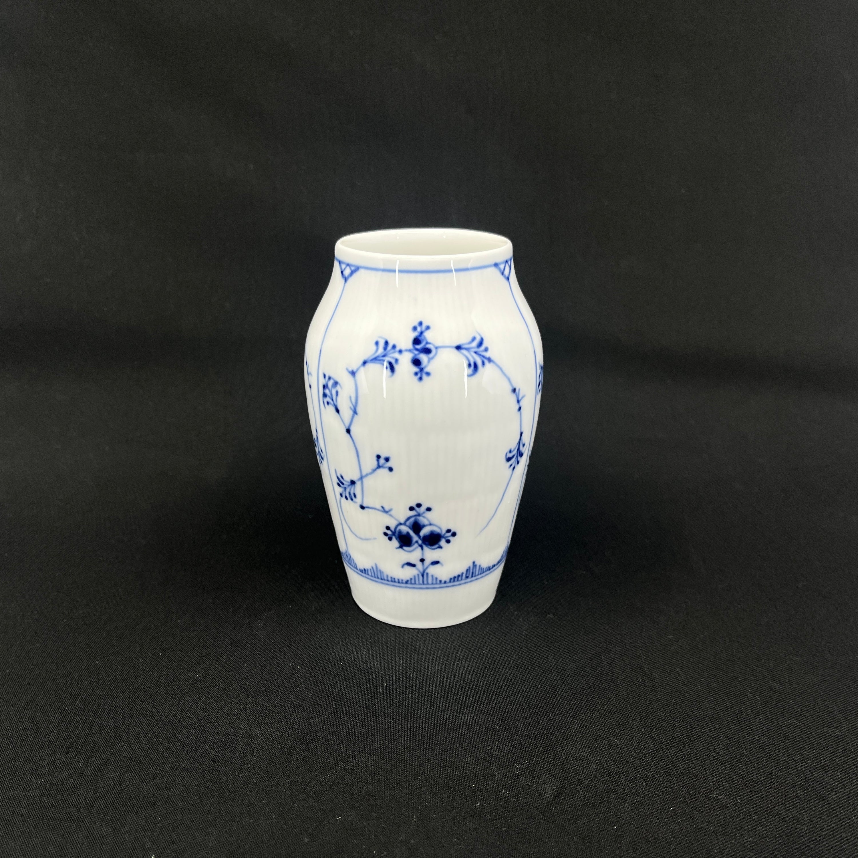 Sjælden Musselmalet Riflet vase