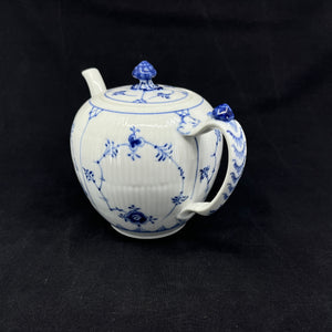 Blue Fluted Fluted Plain teapot, 1/257.