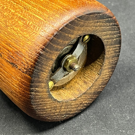 Høj peberkværn i massiv teak