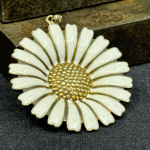 Daisy pendant by Volmer Bahner