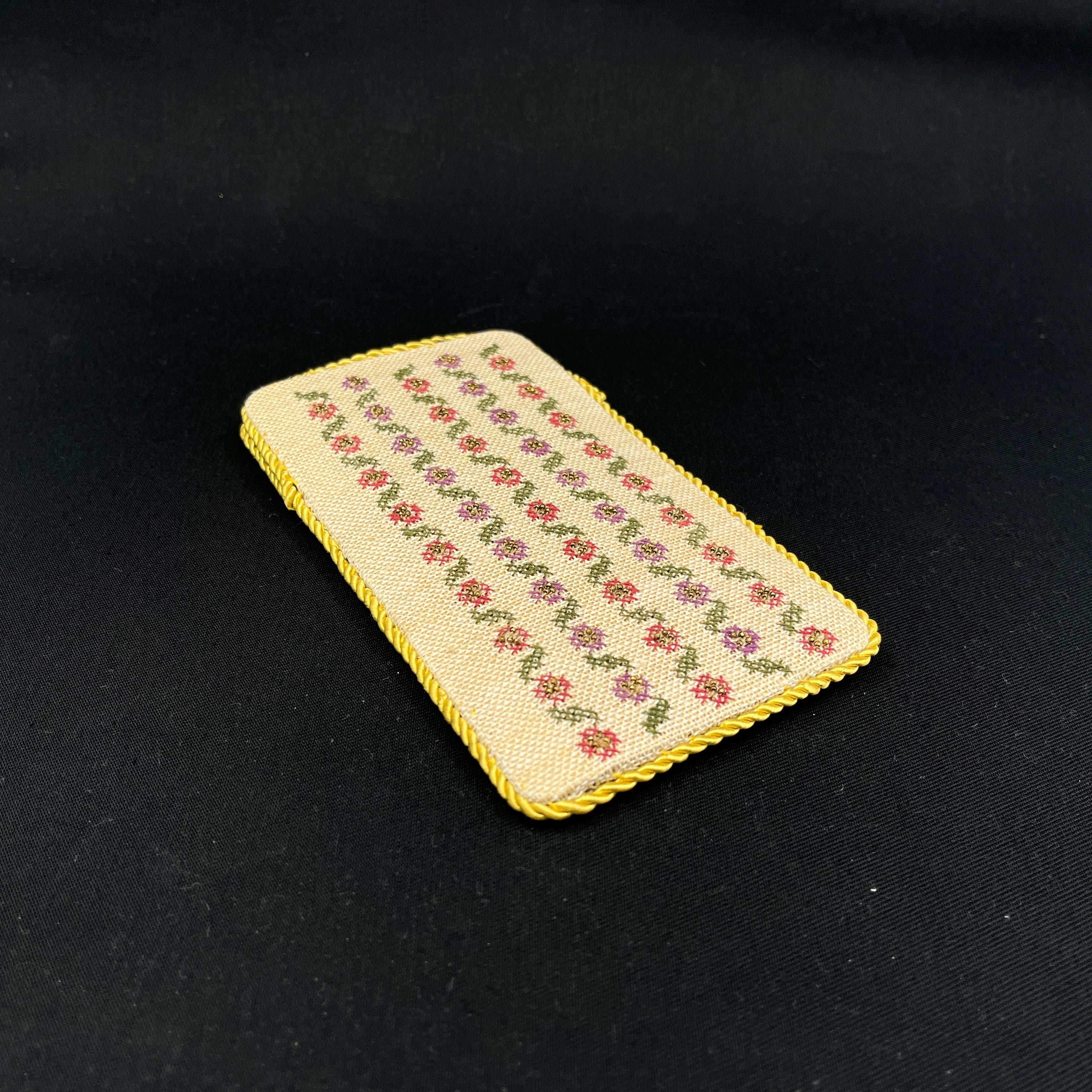 Embroidered glasses case, yellow