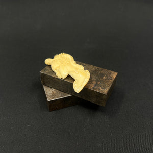 Broche i ben - Afrikansk kvinde