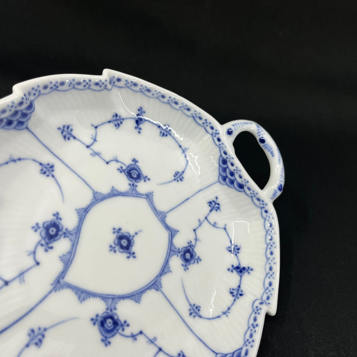 Blue Fluted Half Lace Leaf Dish, 1898-1923, 1/549