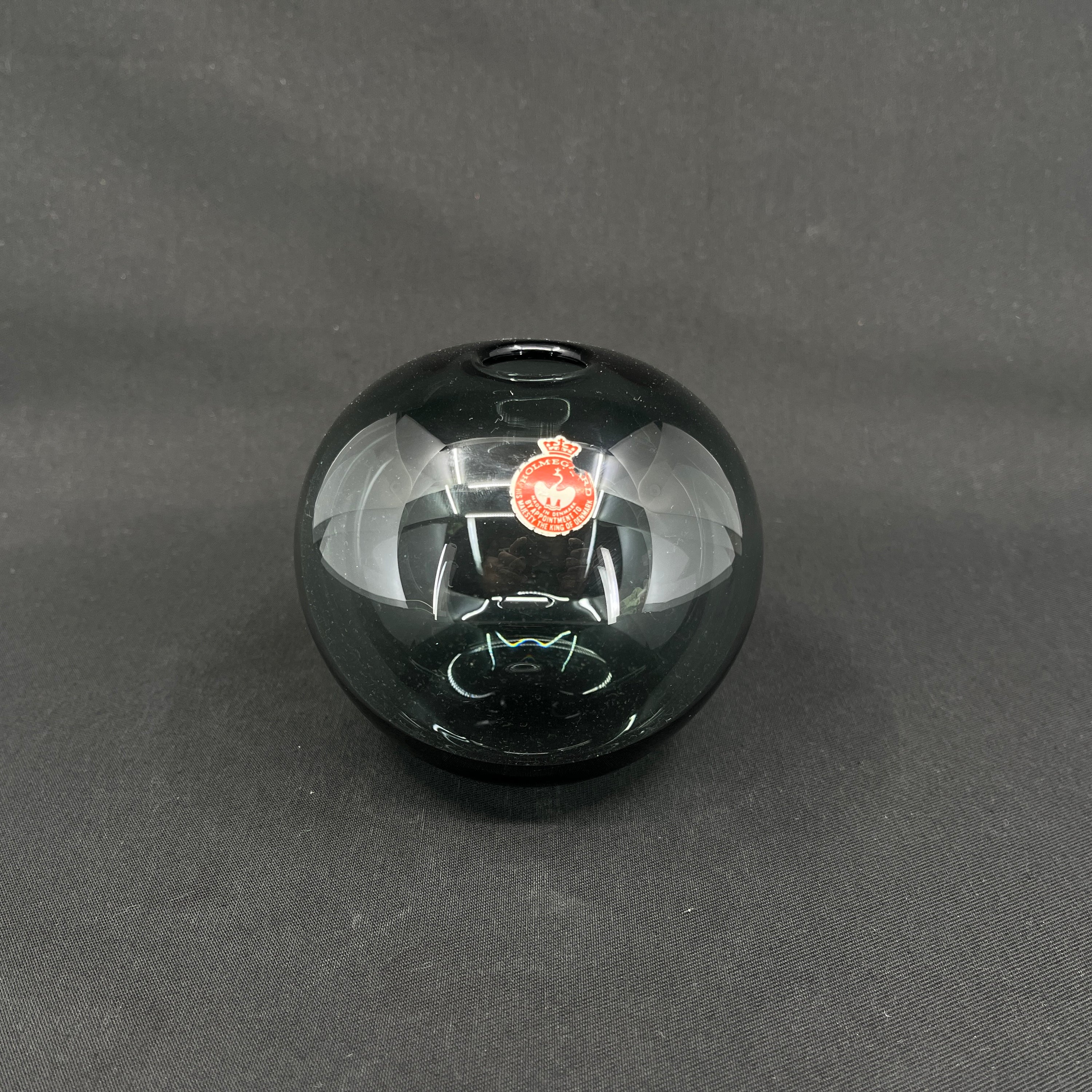 Labrador ball vase by Per Lütken
